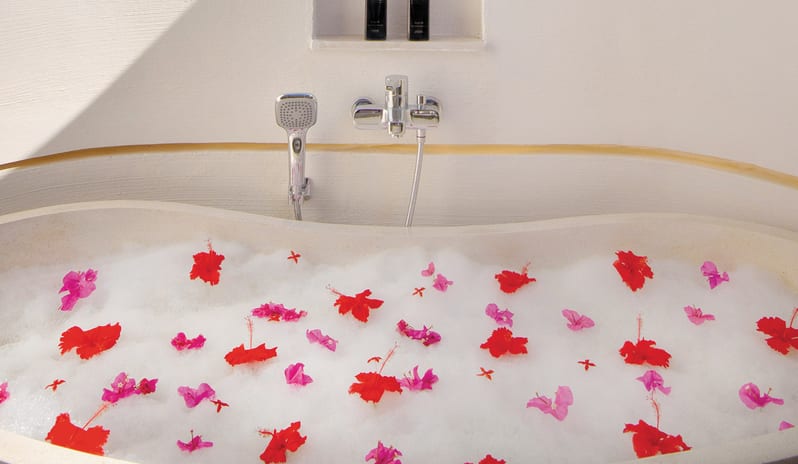 Oblu Select Sangeli - Beach Villa Bathtub